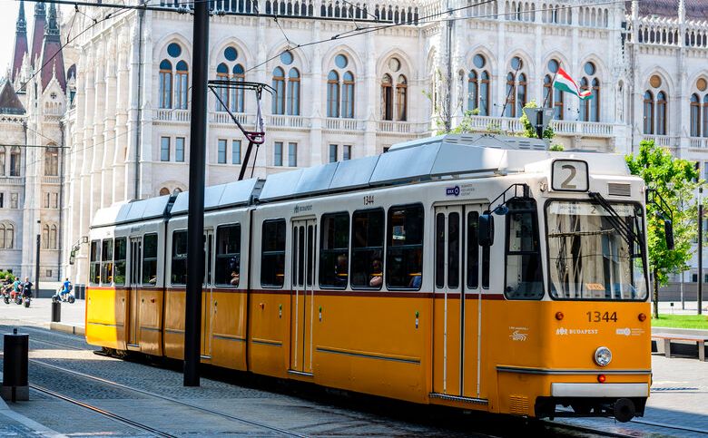 תחבורה ציבורית בבודפשט רכבת חשמלית צהובה קו מס. 2